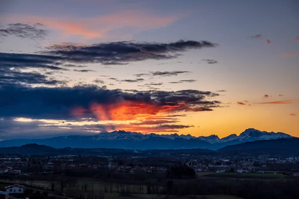 Sole Passa Dietro Nuvole Sulla Campagna Udine Friuli Venezia Giulia — Foto Stock