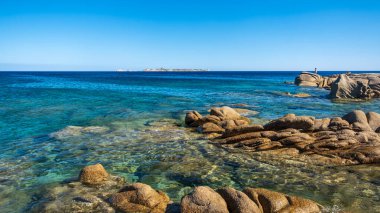 Cala Pira 'da yaz günü, Sardegna' nın güneydoğusunda güzel bir koy.