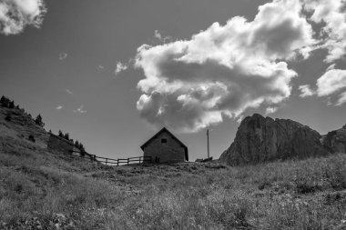 İtalya 'nın Friuli Venezia-Giulia Alplerinde yaz günü