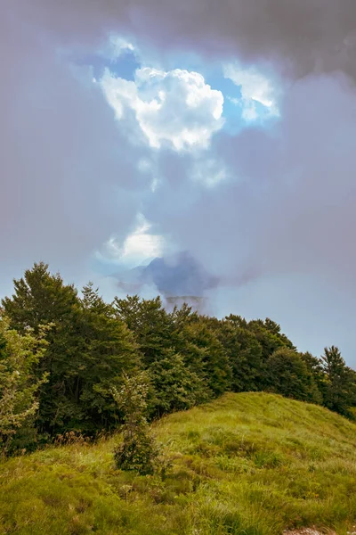 İtalya 'nın Friuli Venezia-Giulia Alplerinde yaz günü