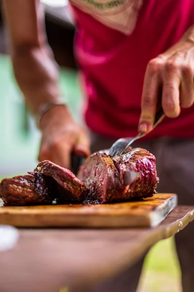 여름은 Bbq 하기에 계절입니다 — 스톡 사진