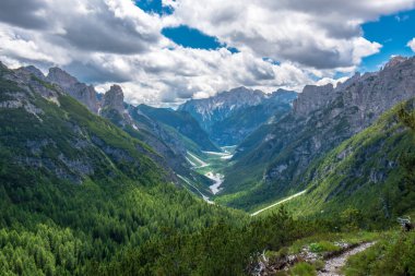 Dolomiti Friulane Parkı, Friuli-Venezia Giulia, İtalya 'da güneşli bir gün.