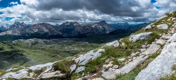 Güzel Dolomiti bir yaz gününde, Trentino-Alto Adige, İtalya