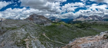 Güzel Dolomiti bir yaz gününde, Trentino-Alto Adige, İtalya