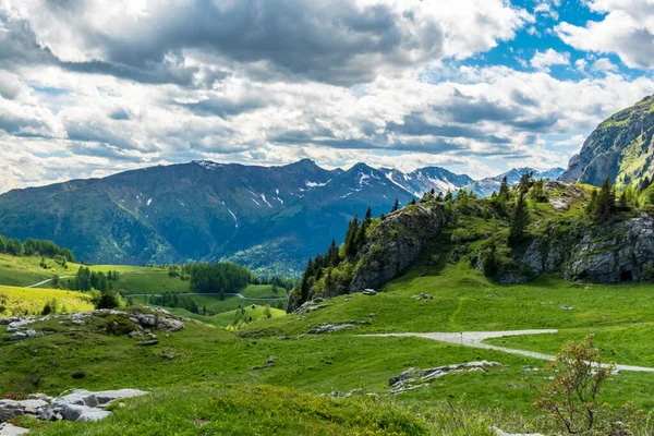 Μάιος Ηλιόλουστη Μέρα Στις Άλπεις Της Friuli Venezia Giulia Ιταλία — Φωτογραφία Αρχείου