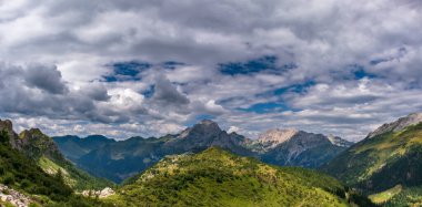 İtalya 'nın Friuli Venezia-Giulia Alplerinde yaz günü