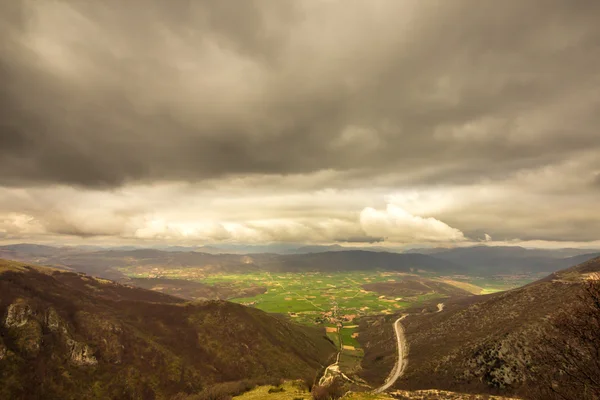 A view of the valley of Norcia, italy, in a stormy morning of ju — Stock Photo, Image