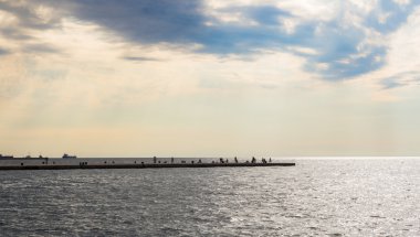 Günbatımında rıhtım Trieste, İtalya