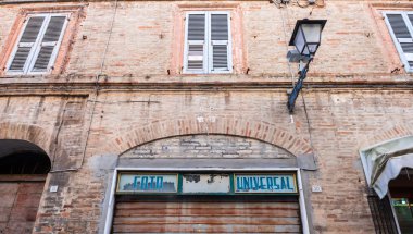 İtalya'da eski fotoğrafçı Dükkanı kapattım