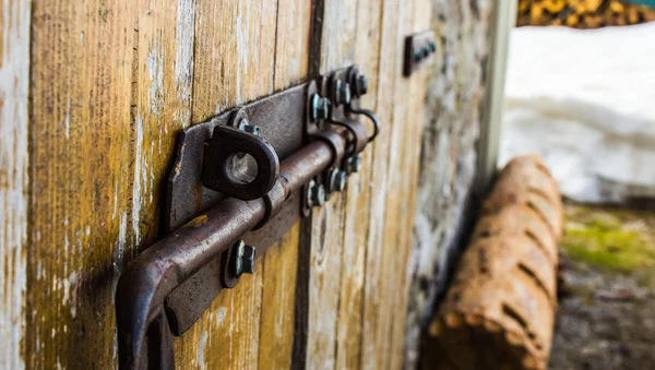 Old bold on a wood door — Stock Photo, Image