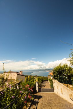 bay seyir lüks bir ev kapısı