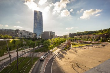 bilbao şehrinde cam kule