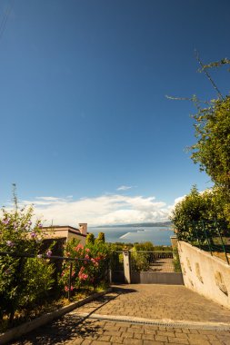 bay seyir lüks bir ev kapısı