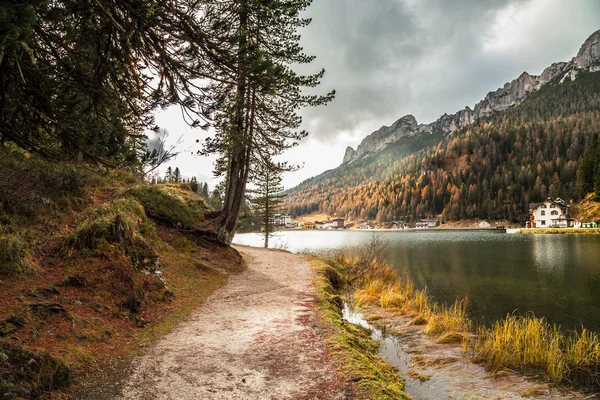 Dolomiti Misurina gölünde — Stok fotoğraf