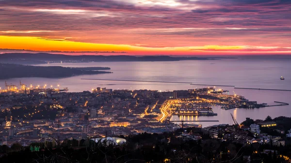 Noite na baía de Trieste Fotografias De Stock Royalty-Free