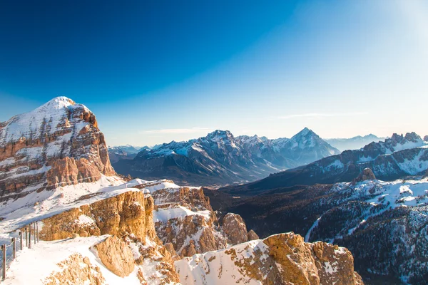 Dolomiti italiano listo para la temporada de esquí — Foto de Stock