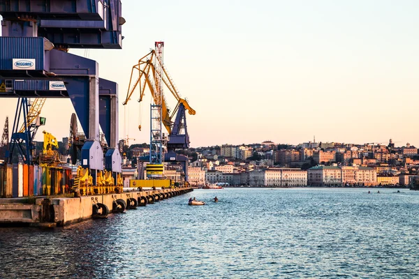 Trieste bağlantı noktası Vinçler