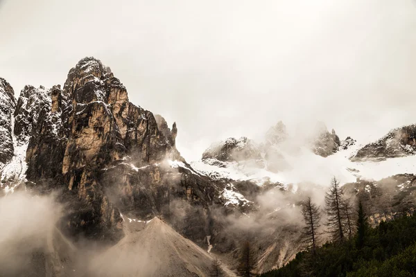 Niebla en el valle —  Fotos de Stock