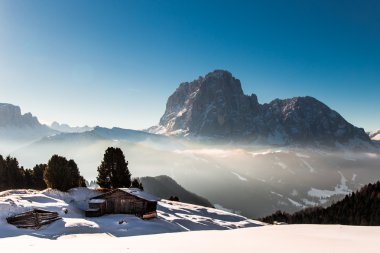 bir kış günü Alpine hut