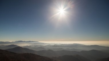 Bir Dağı İtalyan Alplerinin ortasından sonbahar sabahı