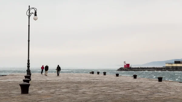 Tarde ventosa en el muelle —  Fotos de Stock