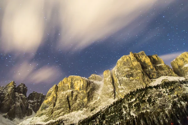 Wind on the summit of the mountain — Stock Photo, Image