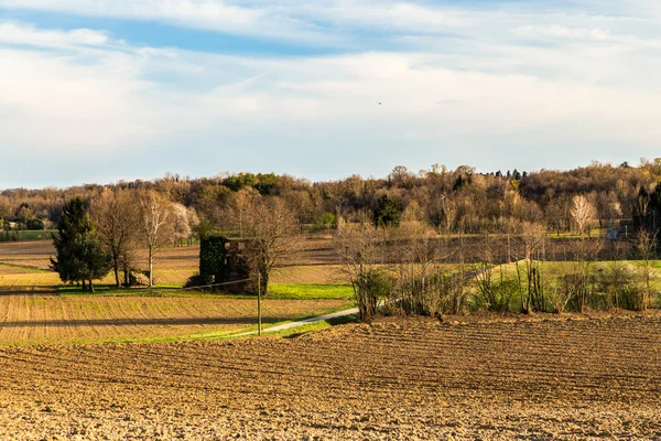 Verlaten boerderij op het platteland — Stockfoto