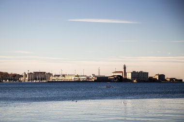 kış sabahı Trieste'de bağlantı noktası