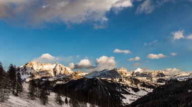 İtalyan Dolomiti kayak sezonu için hazır