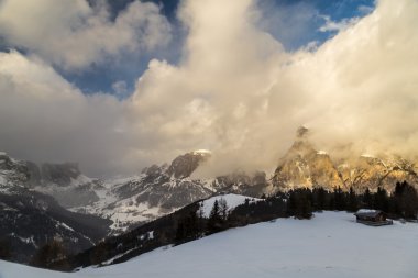 bir kış günü Alpine hut