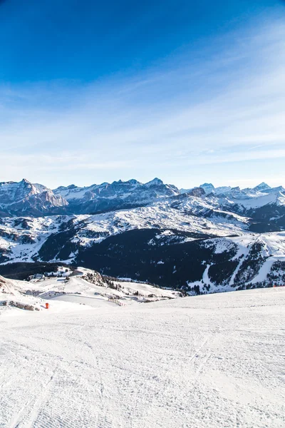 Italienische Dolomiten bereit für die Skisaison — Stockfoto