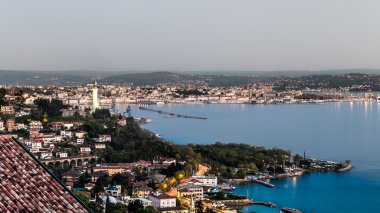 Akşamları deniz feneri