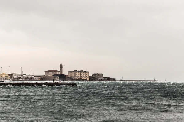 Trieste iskelede Rüzgar — Stok fotoğraf