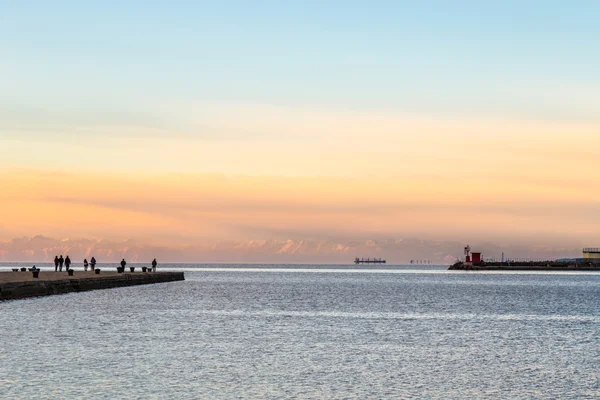 Wintermorgen im Hafen von Triest — Stockfoto