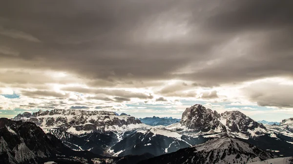 Dolomiti italien prêt pour la saison de ski — Photo