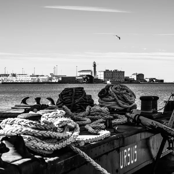 Nautische Ausrüstung im Hafen von Triest — Stockfoto