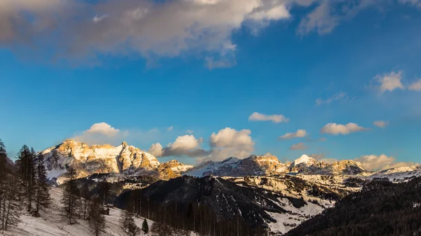 Dolomiti italiano pronto para temporada de esqui — Fotografia de Stock