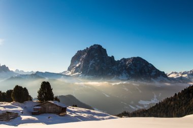 bir kış günü Alpine hut