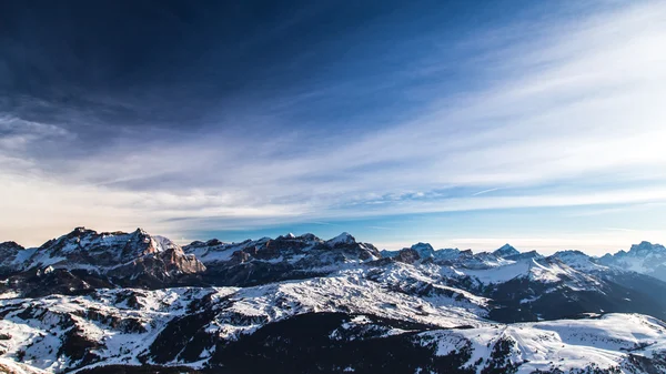 Italské Dolomiti připraven na lyžařskou sezonu — Stock fotografie