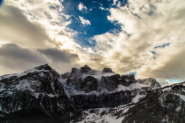 Italienische Dolomiten bereit für die Skisaison — Stockfoto