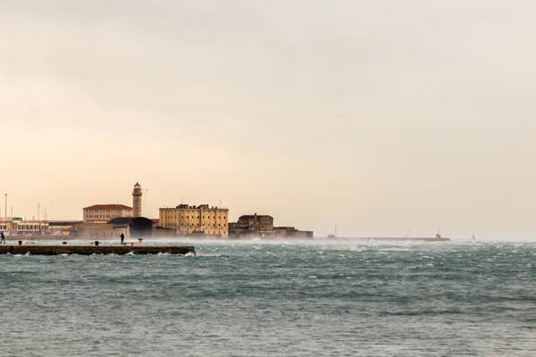 Wind auf dem Pier von Triest — Stockfoto