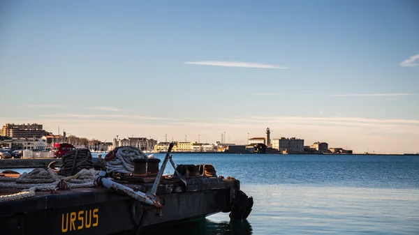 Équipements nautiques dans le port de Trieste — Photo