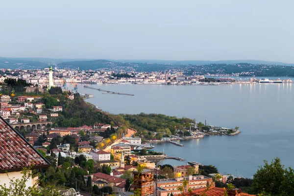 Fyr om kvelden – stockfoto