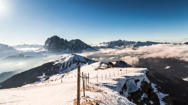 Italské Dolomiti připraven na lyžařskou sezonu — Stock fotografie