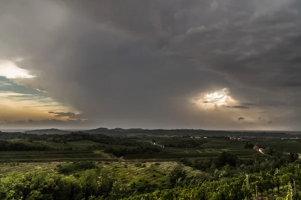 Tempestade sobre os campos — Fotografia de Stock