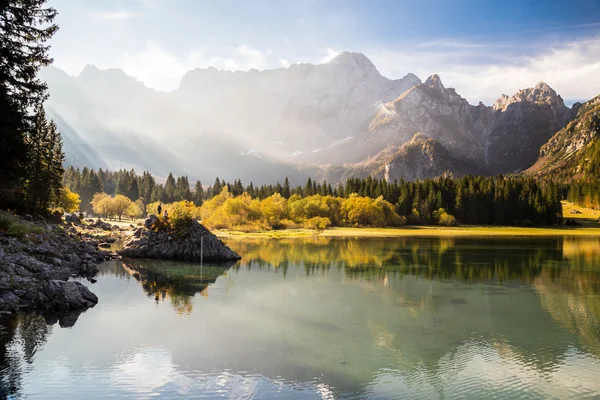 Herfst ochtend in de Alpen — Stockfoto