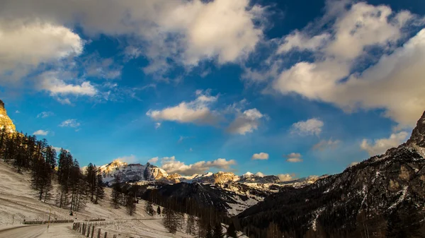 Wind and cold on a road in a winter evening in the italian dolom — Stock Photo, Image