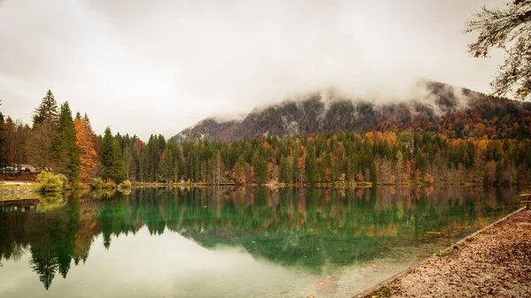 Herbstmorgen in den Alpen — Stockfoto
