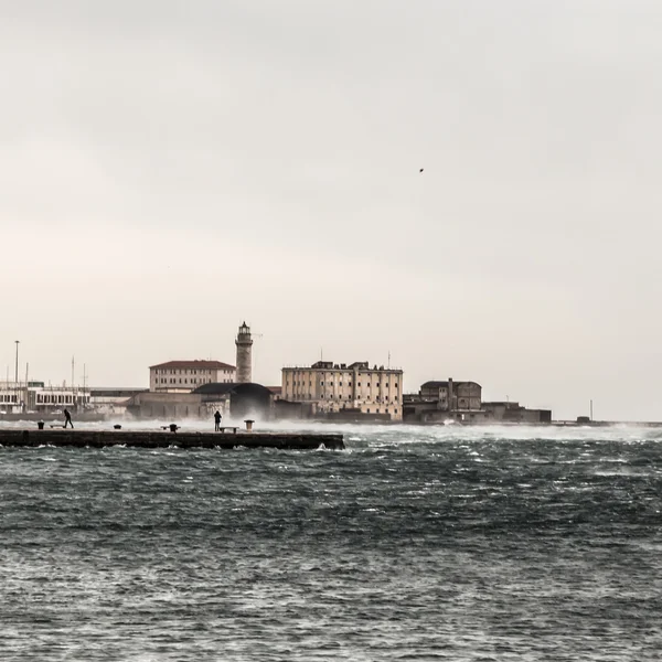 トリエステの桟橋で風します。 — ストック写真