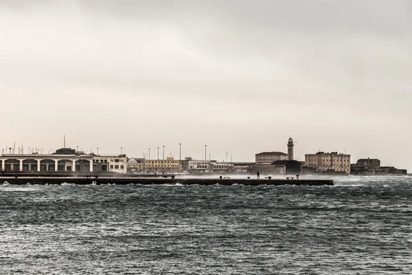 Wind auf dem Pier von Triest — Stockfoto